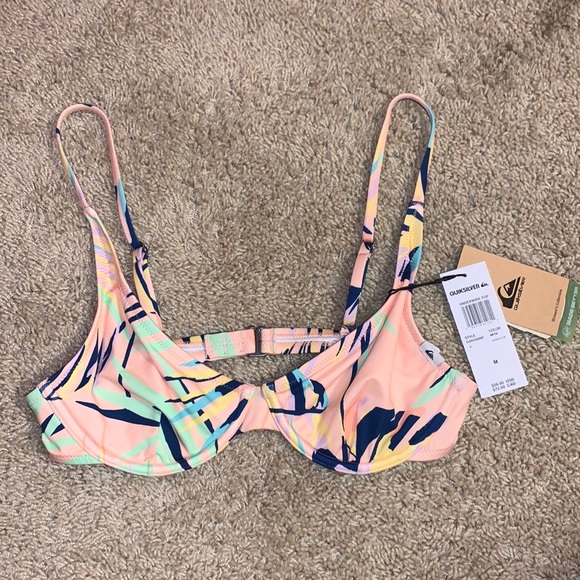 Quiksilver Other - NWT Quiksilver Light Pink Tropical Floral Bikini Top